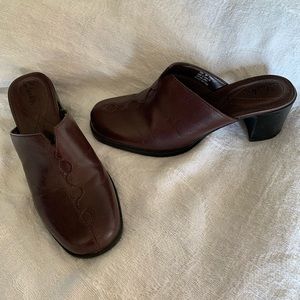 Clarks brown leather woman’s shoe size 6